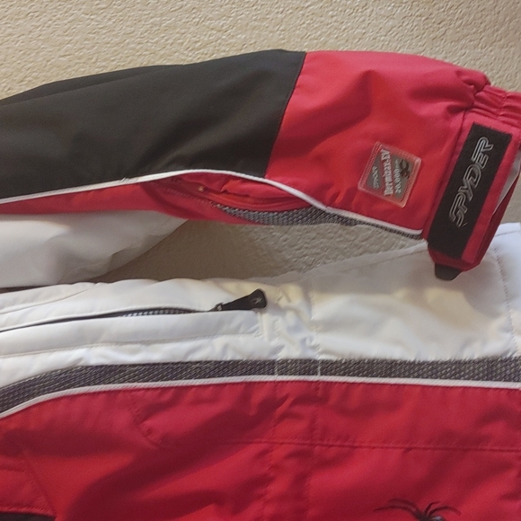 Gorgeous warm spyder jacket♥️ - Picture 5 of 9